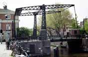 Zvedac� most. Amsterdam. Nizozemsko.