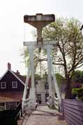 Zvedac� most. Edam. Nizozemsko.