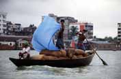 Doprava po �ece. Dh�ka. Banglad�.