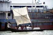 Doprava po �ece. Dh�ka. Banglad�.