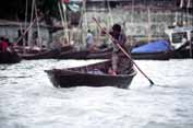 Doprava po �ece. Dh�ka. Banglad�.
