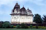 Chr�m v Khajuraho. Indie.