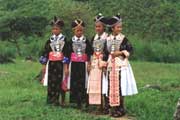 Laosk� d�vky v tradi�n�m oble�en�. Laos.