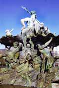 Neptunova font�na. Berl�n. N�mecko.