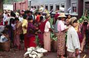Na �elezni�n�m n�dra��. Oblast okolo vesnice Kalaw.  Myanmar (Barma).