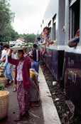 Na �elezni�n�m n�dra��. Oblast okolo vesnice Kalaw.  Myanmar (Barma).