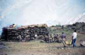 Tradi�n� kamenn� d�m. Oblast Mt Damavand. �r�n.