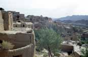 Pou�tn� vesnice Kharanagh. Okol� m�sta Yazd. �r�n.