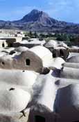Pou�tn� vesnice Kharanagh. Okol� m�sta Yazd. �r�n.