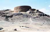 V�e ticha - m�sto, kde Zoroastri�ni pochov�vali sv� mrtv�. Yazd. �r�n.