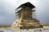 Hrobka Cyruse. Ruiny Pasargadae. �r�n.