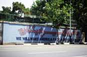 Politick� propaganda na zdech b�val� ambas�dy USA. Teher�n. �r�n.