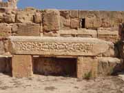 Sabratha byla sou��st� Numidiansk�ho kr�lovstv� Massinissa. V 2.-3 stolet� na�eho letopo�tu byla p�estav�na v rom�nsk�m stylu. Libye.