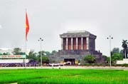 Mausoleum Hi Chi Minha a nekone�n� fronta n�v�t�vn�k�. Vietnam.