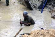Diamantov� d�l v Cempaka. Kalimantan, Indon�sie.