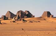 Pyramidy v Meroe. S�d�n.