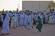 Tan��c� dervi�ov�. Me�ita Hamed-an Nil, Chart�m (Omdurman). S�d�n.