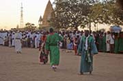 Tan��c� dervi�ov�. Me�ita Hamed-an Nil, Chart�m (Omdurman). S�d�n.