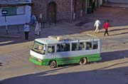 Minibus funguj�c� jako lok�ln� doprava. Chart�m (Centr�ln�). S�d�n.