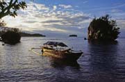 Pulau Kadidiri, jeden z mnoha Togean ostrov�. Sulawesi, Indon�sie.