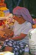 Velk� t�denn� trh ve m�st� Rantepao, oblast Tana Roraja. Sulawesi, Indon�sie.