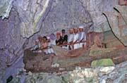 Star� hroby v jeskyni. Oblast Tana Toraja. Sulawesi, Indon�sie.