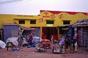 Ulice ve m�st� Bakel. Senegal.