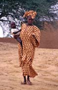 M�stn� �ena. Vesnice Niafunk�. Mali.