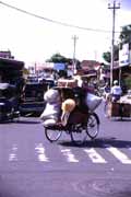 Becak v Yogyakarta. J�va, Indon�sie.