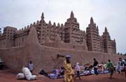 Hlin�n� me�ita postaven� v sahelsk�m stylu, m�sto Djenn�. Mali.