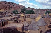 Dogonsk� vesnice Begnimato. Mali.