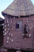 V�zdoba domu Dogona-lovce. Vesnice Begnimato. Mali.
