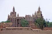 Hlin�n� Misire me�ita postaven� v sahelsk�m stylu, m�sto Mopti. Mali.