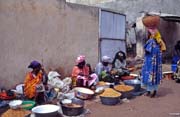 Tradi�n� pond�ln� trh, m�sto S�gou. Mali.