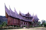 Pal�c Rumah Gadang Payaruyung, typick� uk�zka Minangkabausk� architektury. Sumatra, Indon�sie.