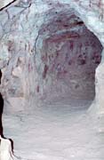 Podzemn� d�m v b�vale�m dole na op�ly. Coober Pedy. Austr�lie.