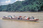 Typick� lo� jezd�c� po �ece Rejang. Malajsie.
