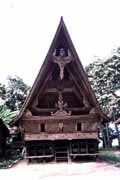 Tradi�n� Batack� d�m. Jezero Toba, ostrov Samosir. Sumatra, Indon�sie.