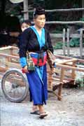�ena z kmene Hmong. Vesnice Pakbeng. Laos.