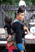 �ena z kmene Hmong. Vesnice Pakbeng. Laos.