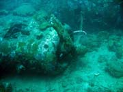 Pot�p�n� u ostrov� Togian, Kadidiri, vrak bombard�ru B24 z druh� sv�tov� v�lky potopen� 3. kv�tna 1945. Indon�sie.