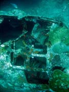 Pot�p�n� u ostrov� Togian, Kadidiri, vrak bombard�ru B24 z druh� sv�tov� v�lky potopen� 3. kv�tna 1945. Indon�sie.
