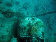 Pot�p�n� u ostrov� Togian, Kadidiri, vrak bombard�ru B24 z druh� sv�tov� v�lky potopen� 3. kv�tna 1945. Indon�sie.