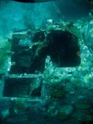 Pot�p�n� u ostrov� Togian, Kadidiri, vrak bombard�ru B24 z druh� sv�tov� v�lky potopen� 3. kv�tna 1945. Indon�sie.