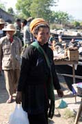 �ena z etnika Pa-O na trhu, jezero Inle. Myanmar (Barma).