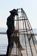 Tradi�n� lov ryb, jezero Inle. Myanmar (Barma).