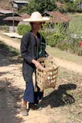 �ena z etnika Pa-O. Vesnice kolem jezera Inle. Myanmar (Barma).