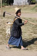�ena z etnika Pa-O. Vesnice kolem jezera Inle. Myanmar (Barma).