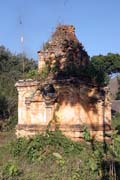 Star� stupy ve vesnic�ch kolem jezera Inle. Myanmar (Barma).