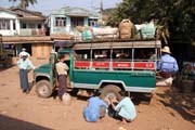 M�stn� doprava. Ji�n� od Yangonu. Myanmar (Barma).